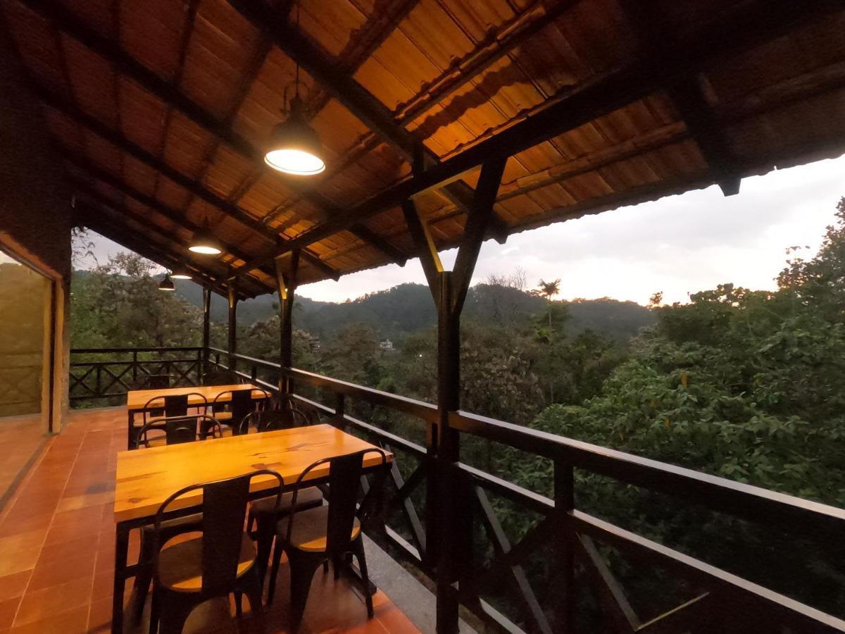 The Wild Trails Clarks Exotica , Munnar Hotel ภายนอก รูปภาพ