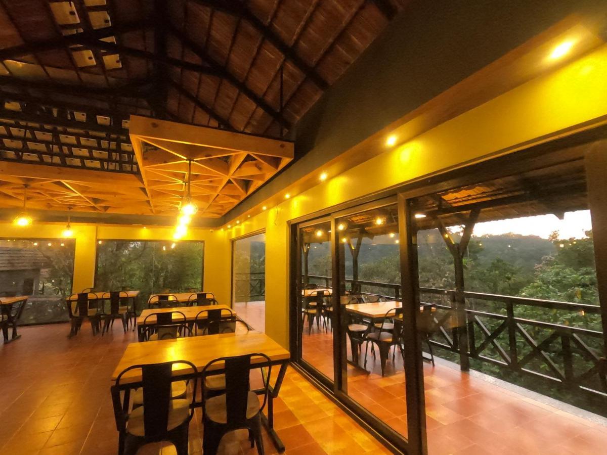 The Wild Trails Clarks Exotica , Munnar Hotel ภายนอก รูปภาพ