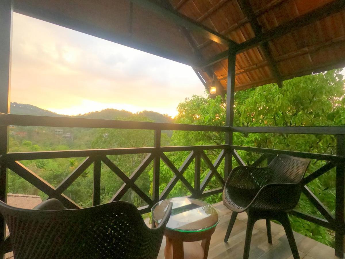 The Wild Trails Clarks Exotica , Munnar Hotel ภายนอก รูปภาพ