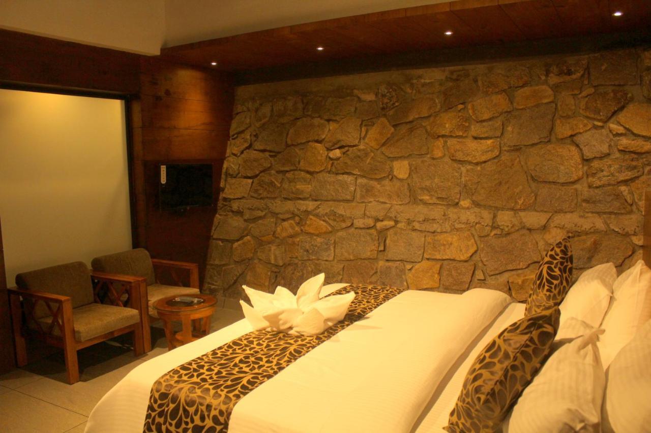 The Wild Trails Clarks Exotica , Munnar Hotel ภายนอก รูปภาพ